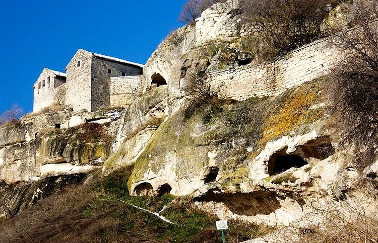 Пещерный город Крыма Чуфут-Кале - фото 3