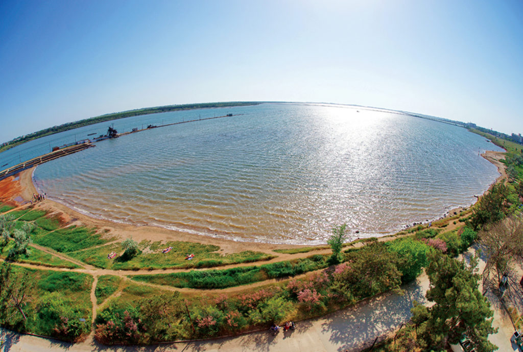 Сакское озеро в Крыму